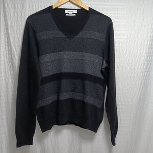 Calvin Klien v neck 💯 Extra Fine Merino wool Ladies Sweater.  Size L